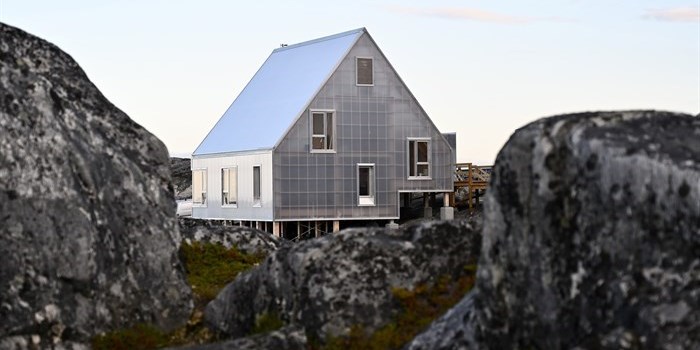 Prøvehuset ligger på en klippetop i Nuuk. Foto: Peter Aagaard Brixen